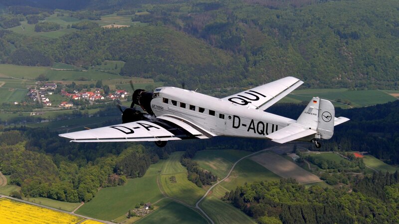 Lufthansa Airplane — Green