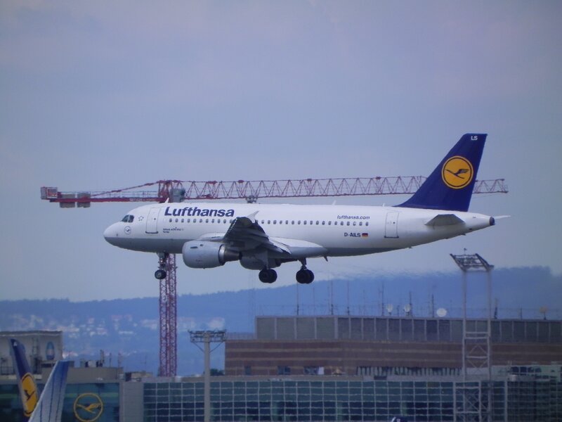 Lufthansa airplane landing