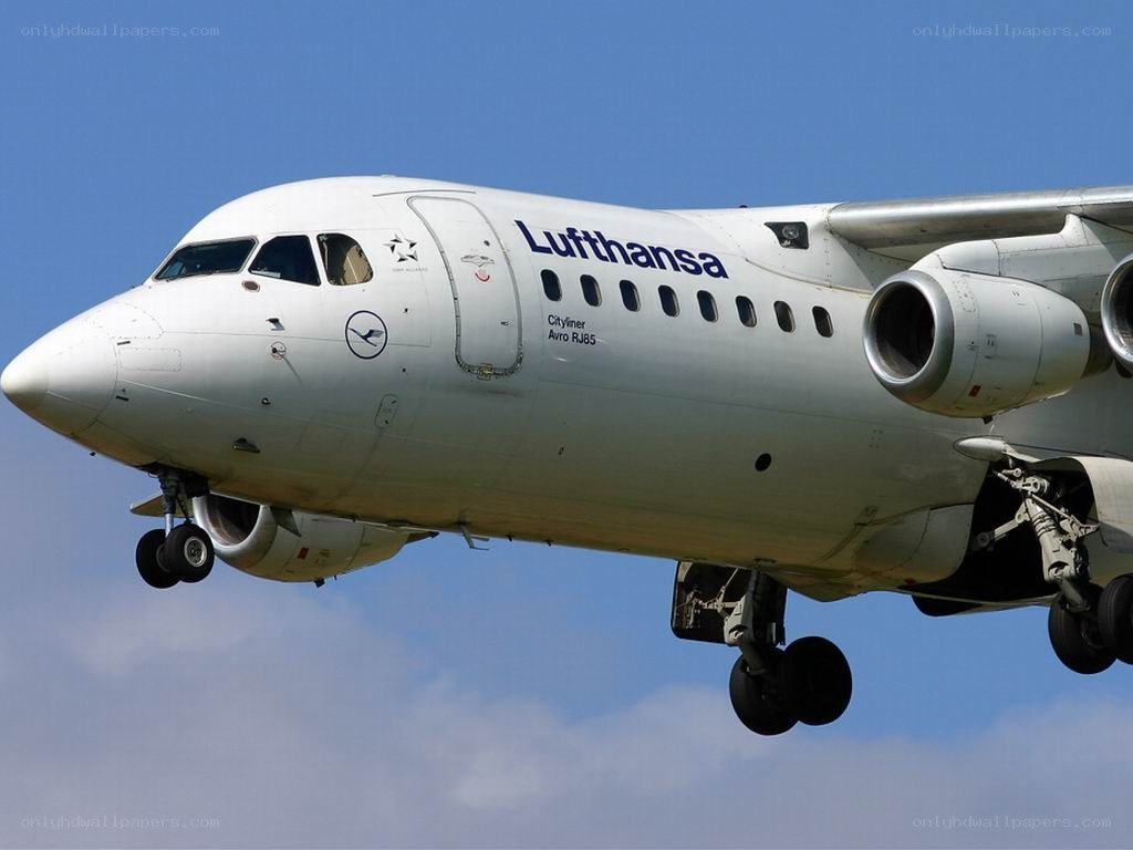 Lufthansa Avro RJ85 in flight