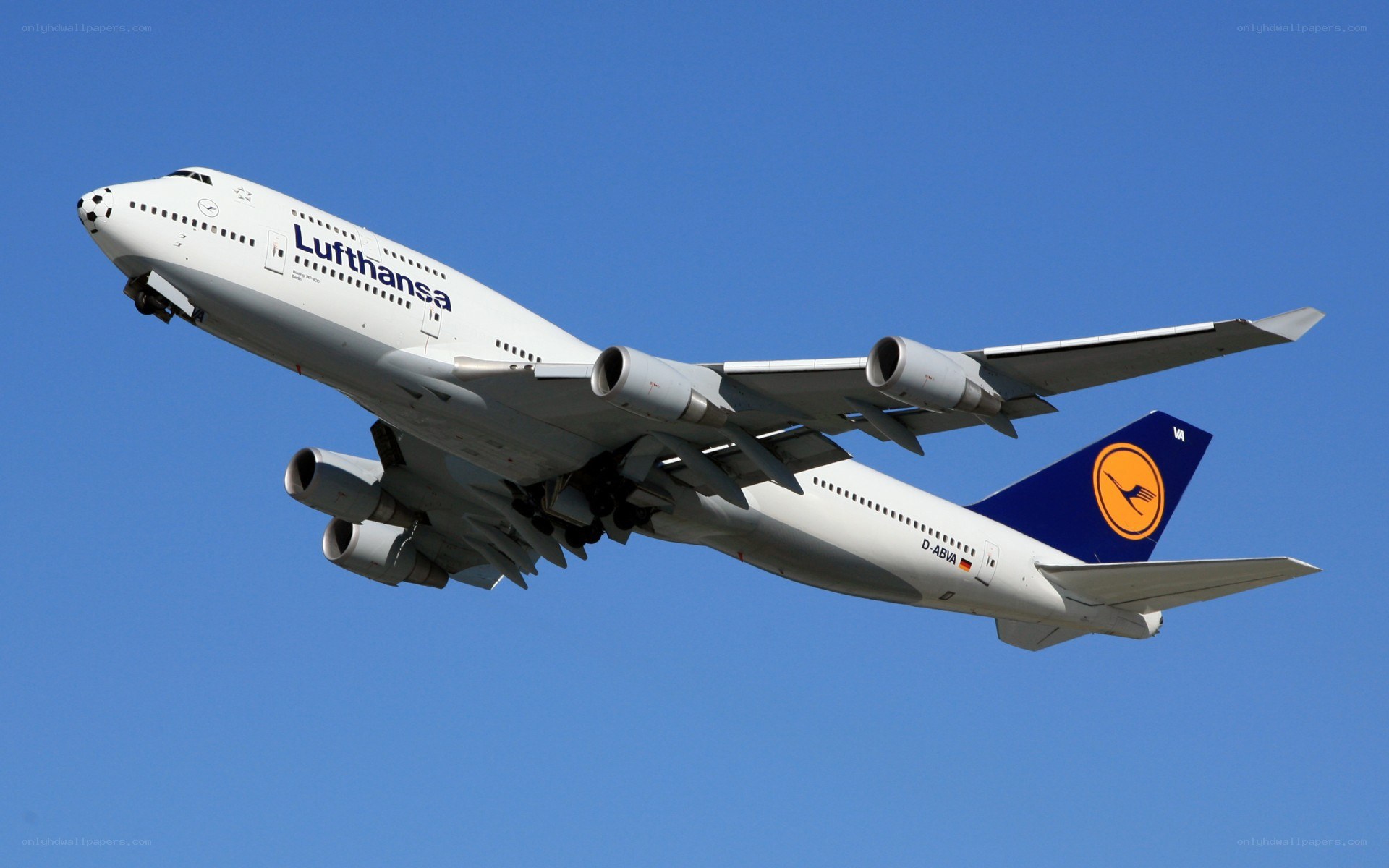 Lufthansa Boeing 747 in flight