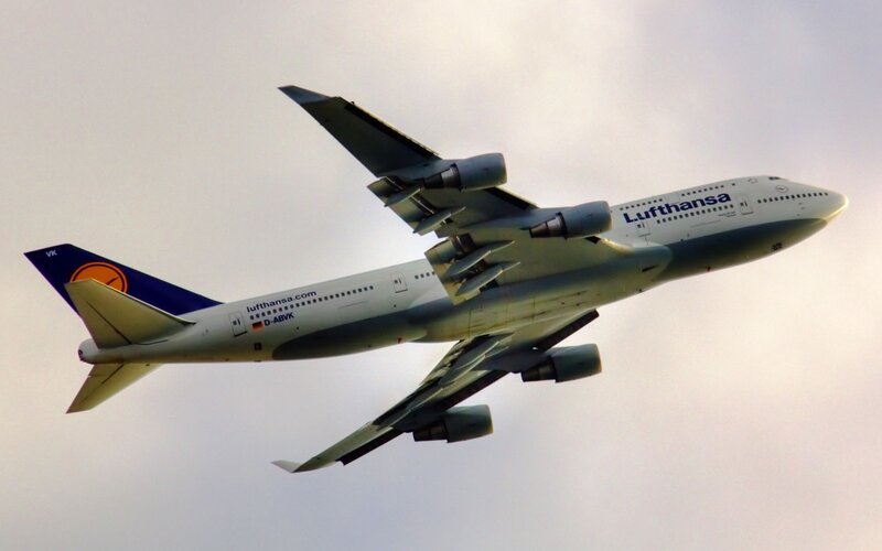 Lufthansa Boeing 747 — White, Dramatic