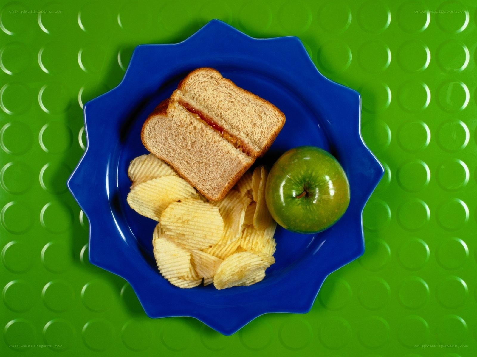 Lunch with sandwich and apple