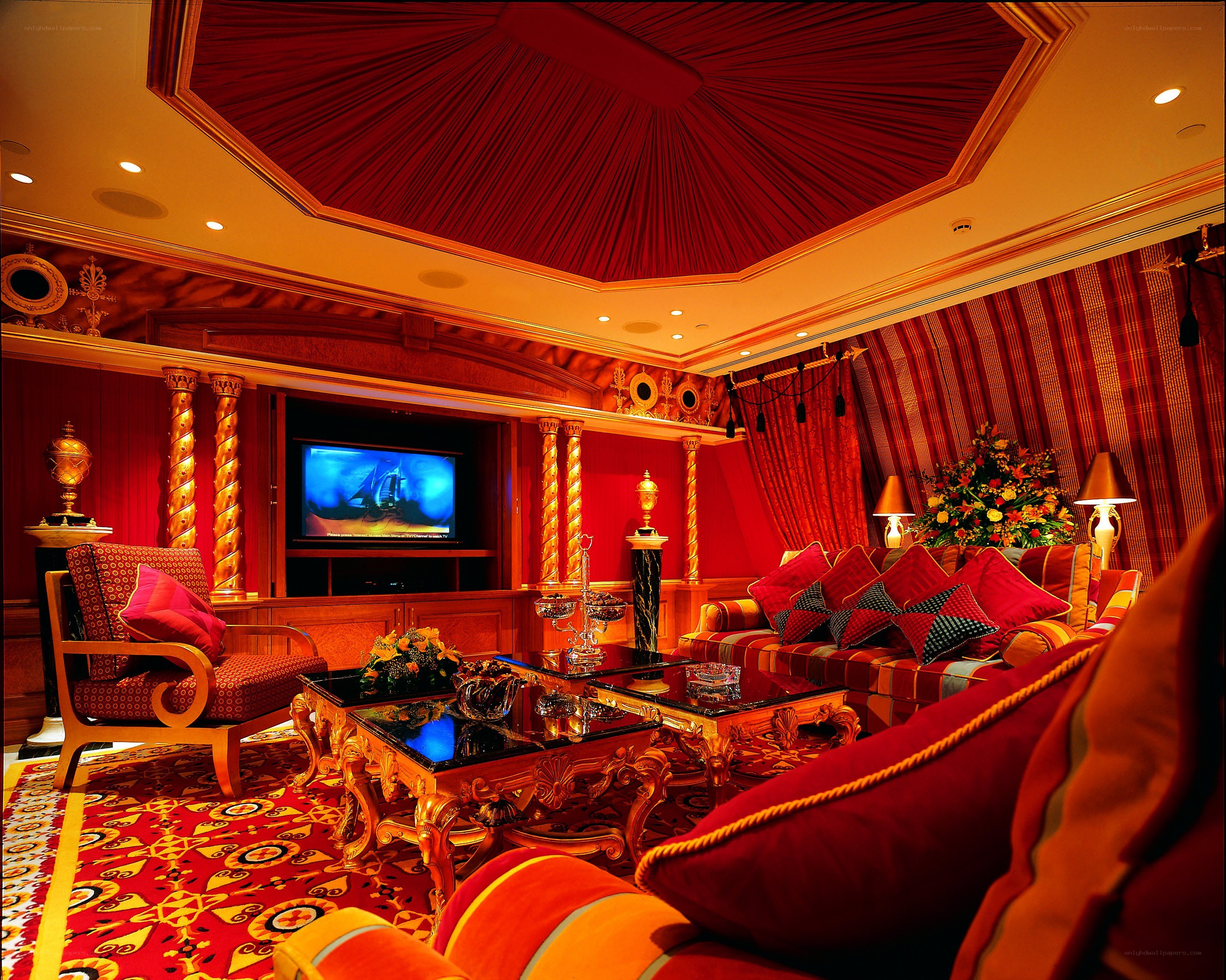 luxurious red living room