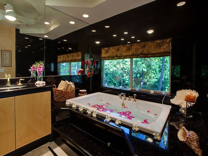 Luxury Bathroom with Bathtub — Black