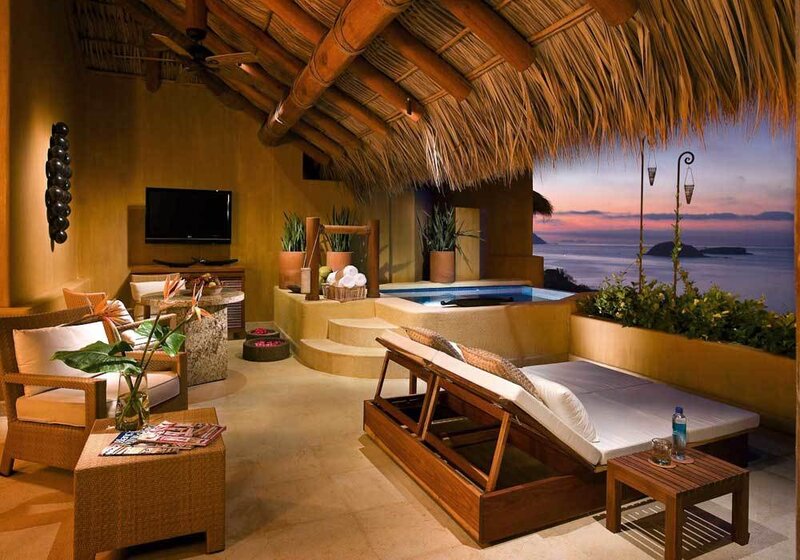 Luxury Beachside Lounge