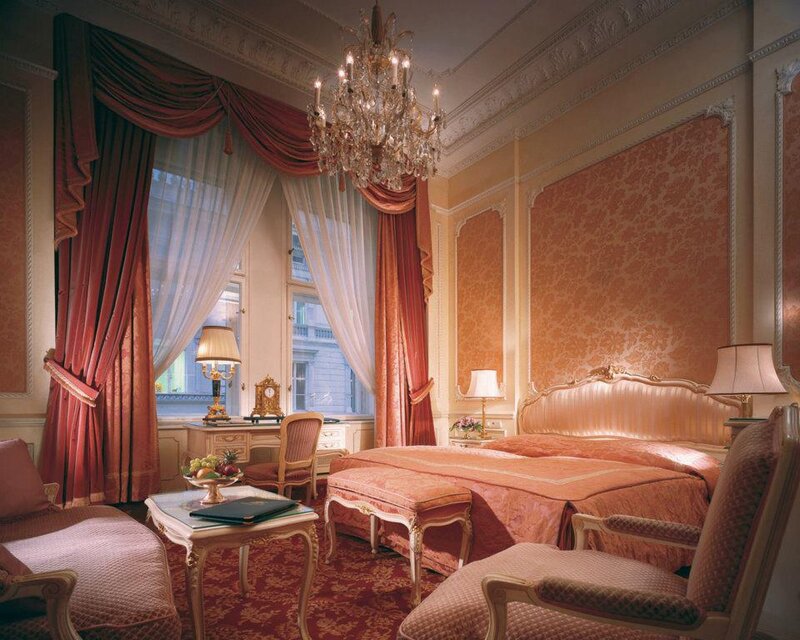 Luxury Hotel Bedroom — Red