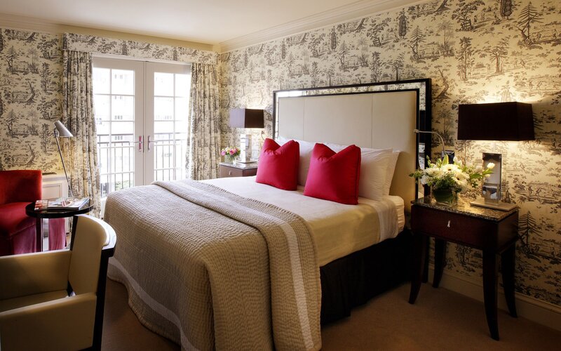 luxury hotel bedroom with red pillows