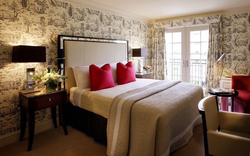 luxury hotel bedroom with red pillows