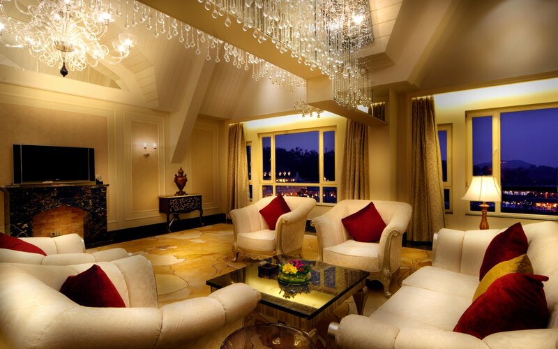 Luxury Hotel Living Room — Cream