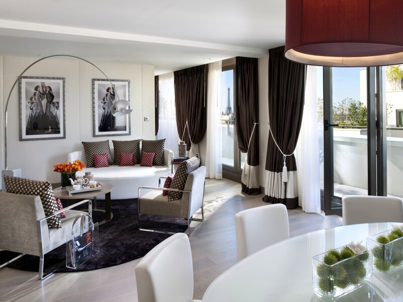 Luxury Hotel Suite — White