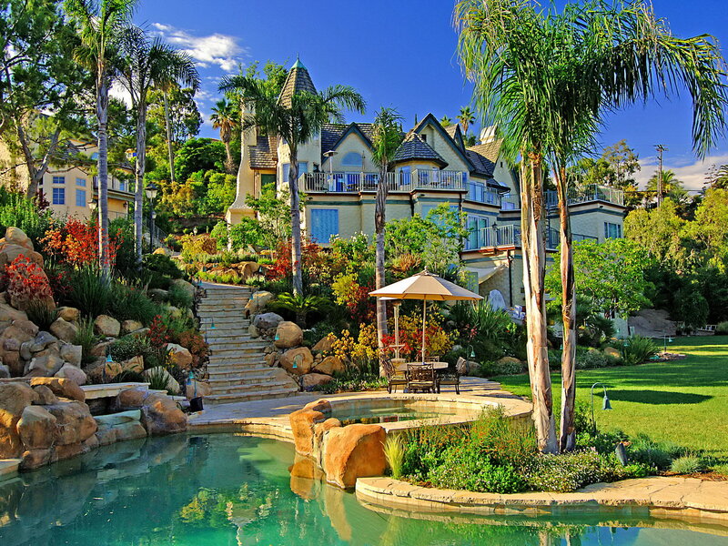 Luxury House with Pool — Blue, Serene