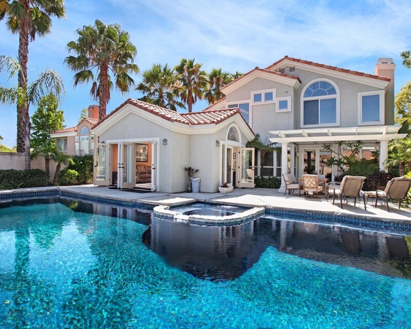 Luxury House with Pool — Blue