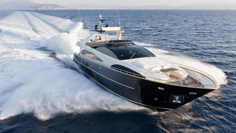 Luxury Motor Yacht — Black