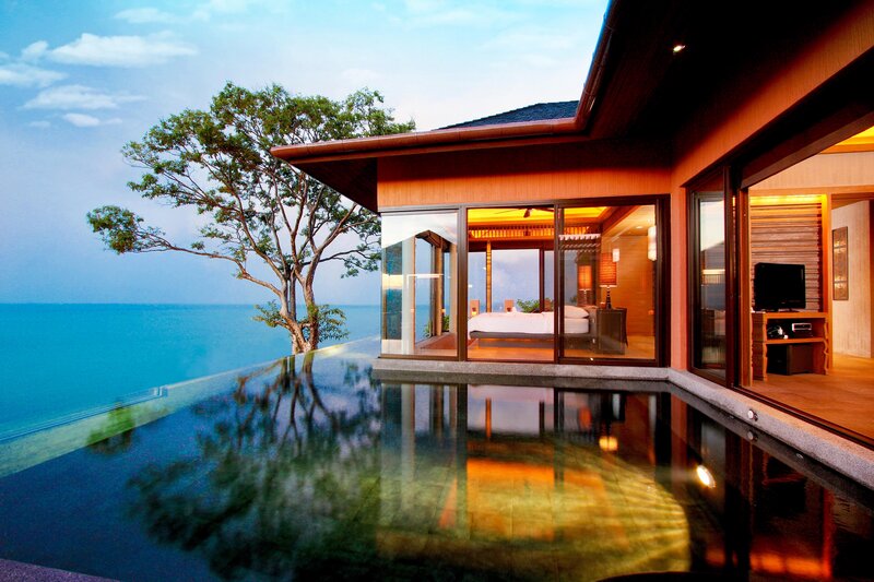 Luxury Oceanfront Villa — Blue