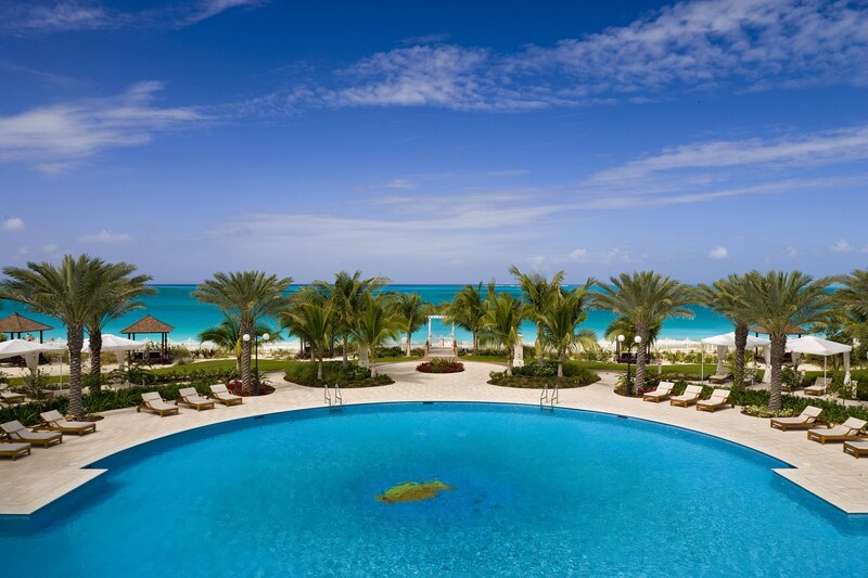 Luxury pool overlooking the ocean