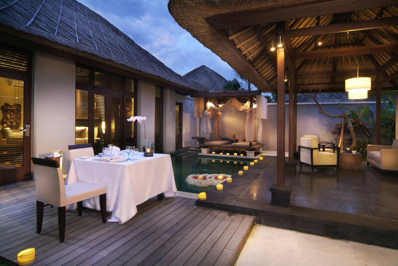 Luxury villa dining by pool