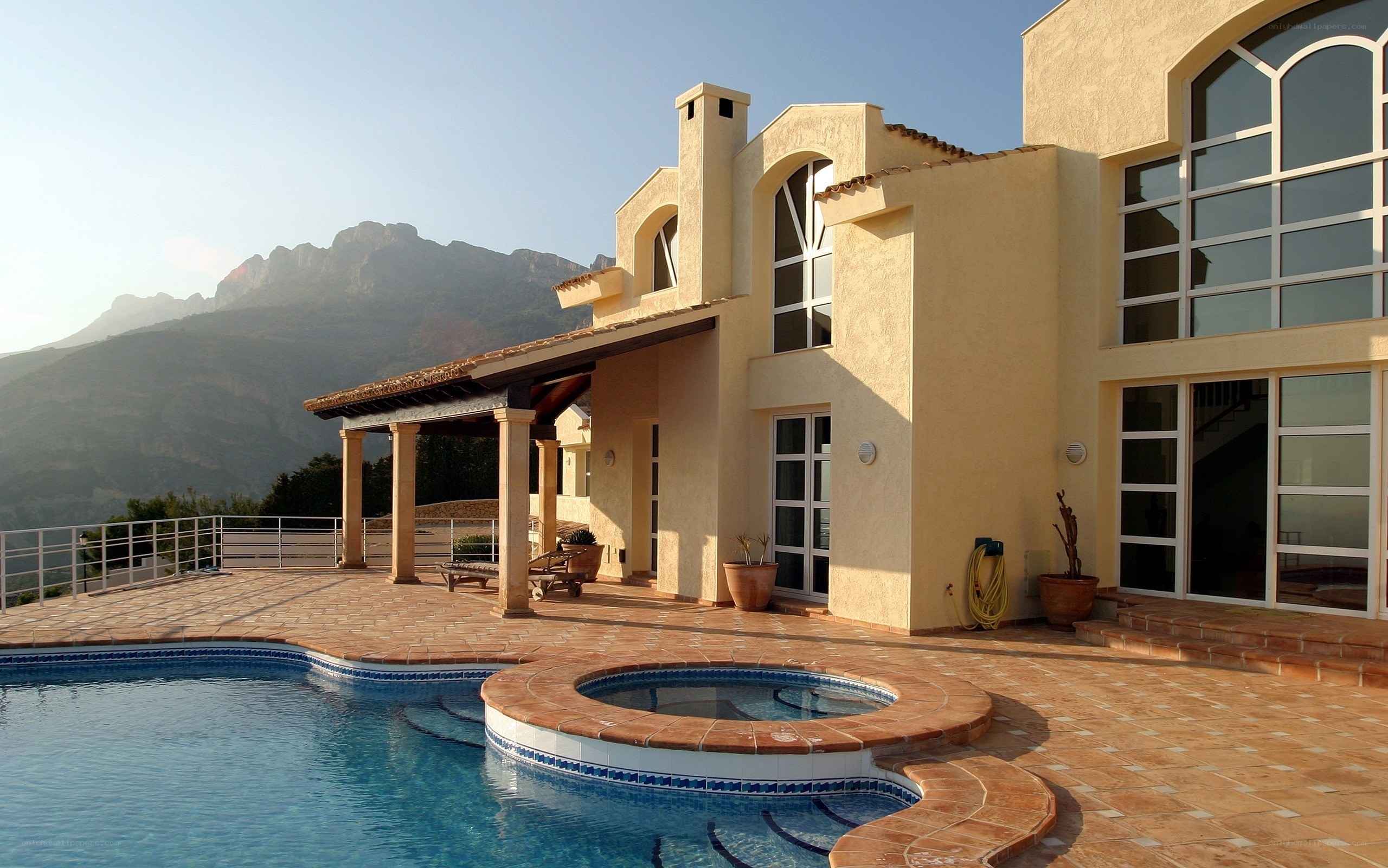 Luxury villa with pool and mountain view