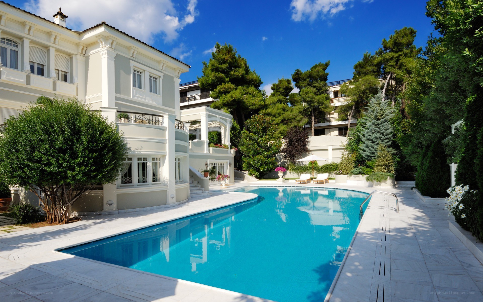 Luxury villa with swimming pool