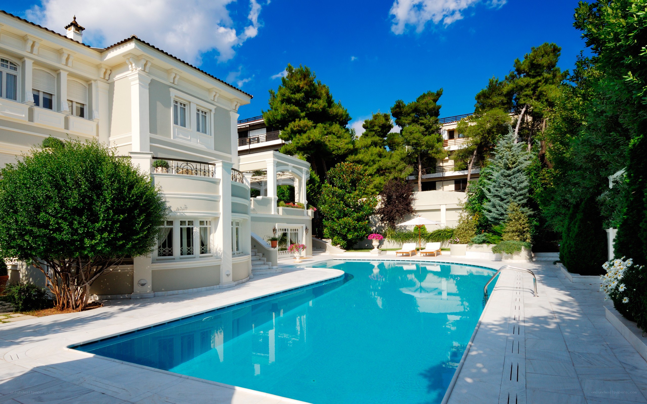 Luxury villa with swimming pool
