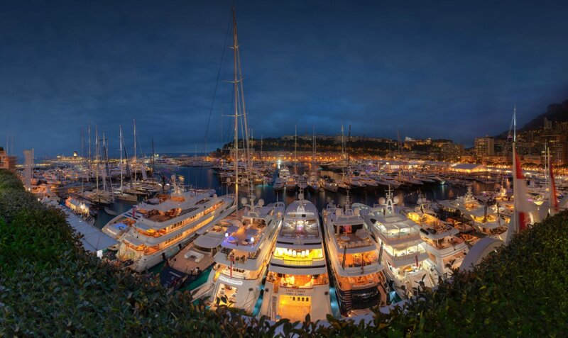Luxury Yachts in Marina — Blue
