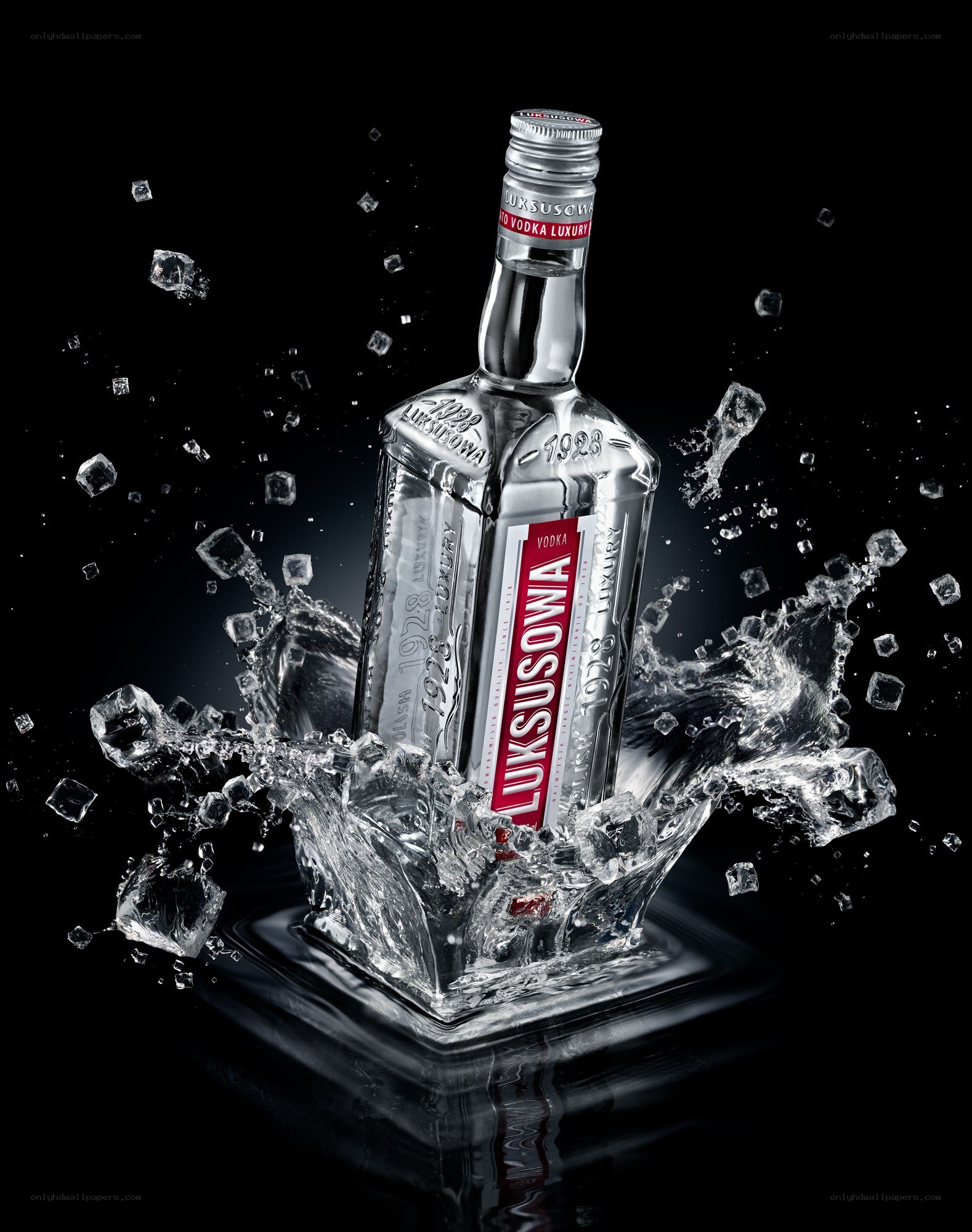 Luxusowa Vodka bottle splash