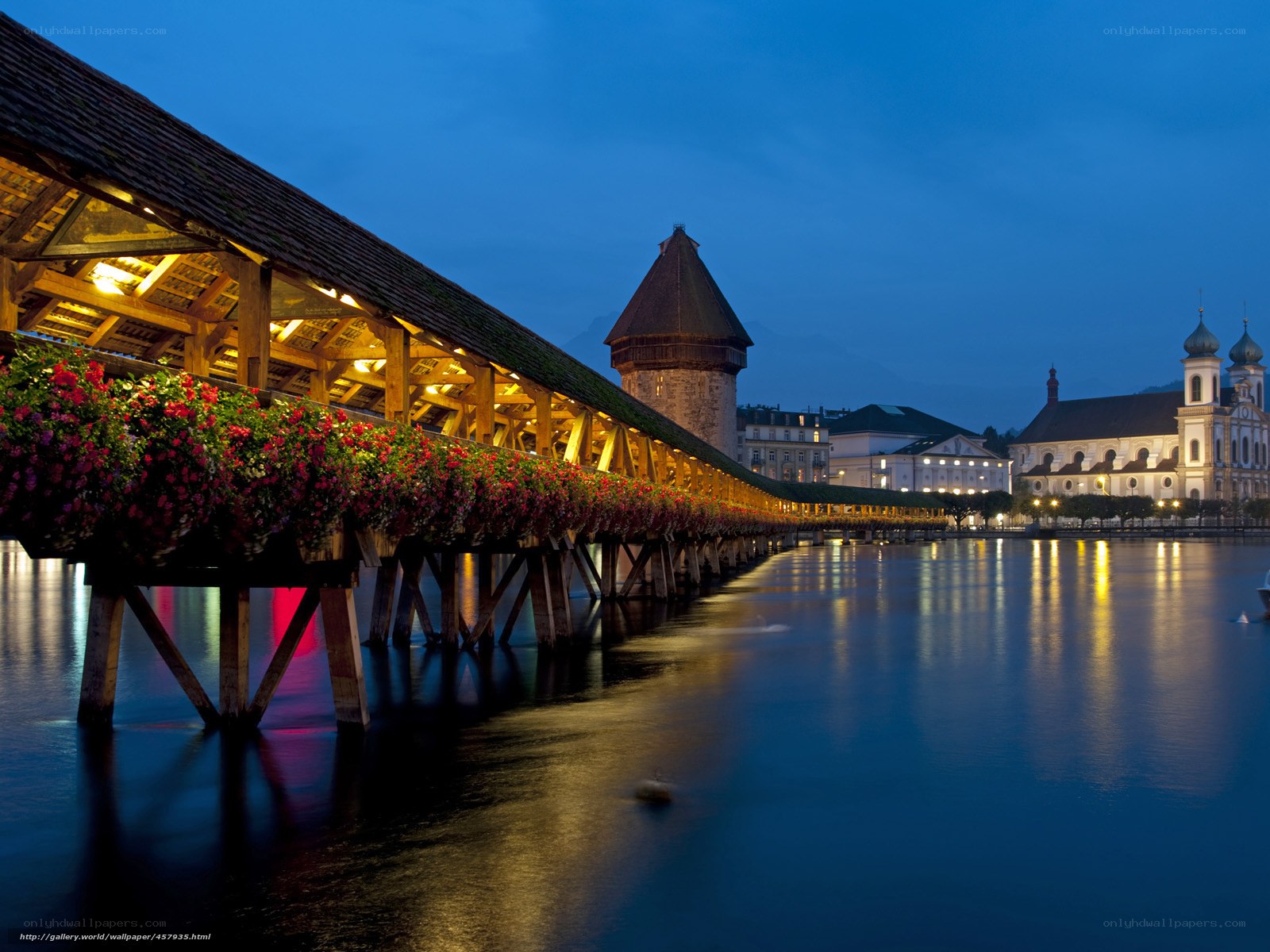 Luzern's Chapel Bridge at dusk