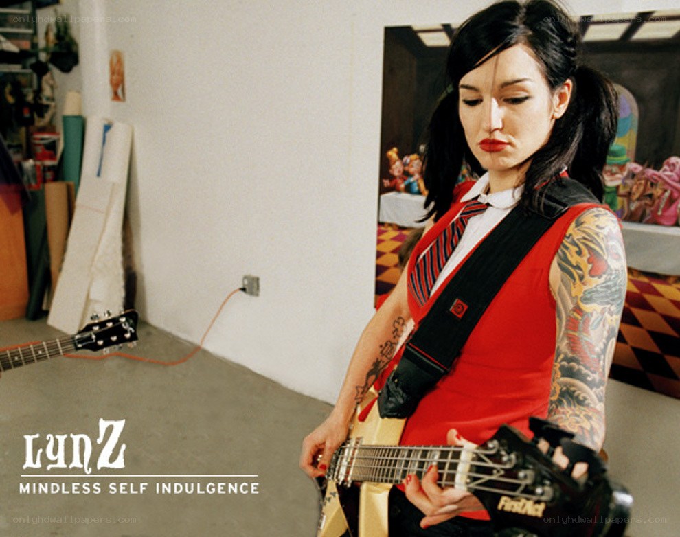 LynZ playing guitar