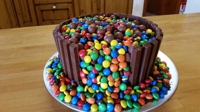 M&M Cake with KitKat