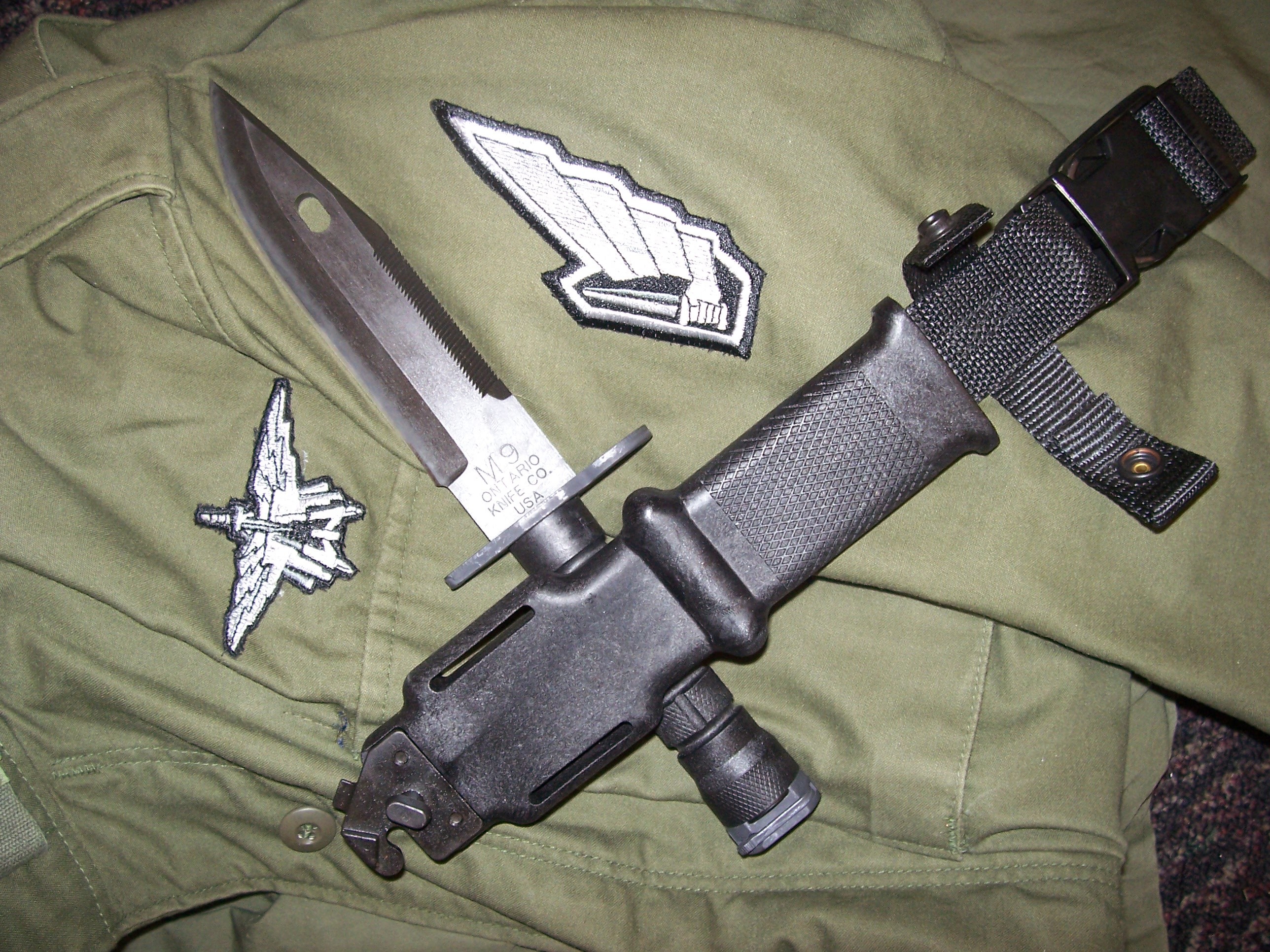 M9 bayonet with sheath