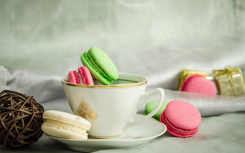 Macarons in a Teacup — White
