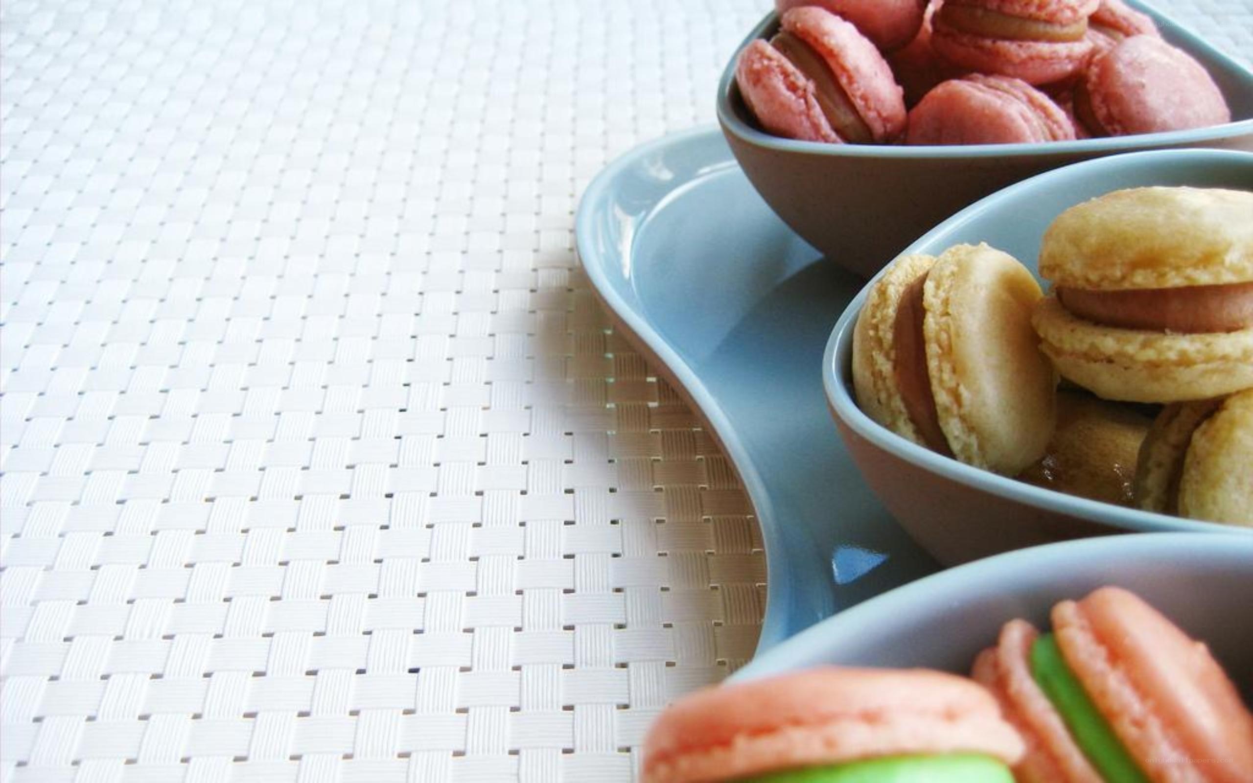 macarons in bowls on table