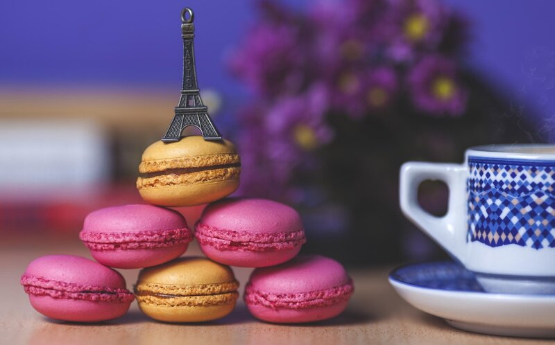 Macarons with Eiffel Tower charm