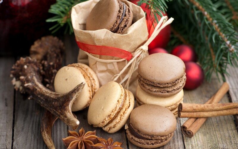 Macarons with Holiday Decor
