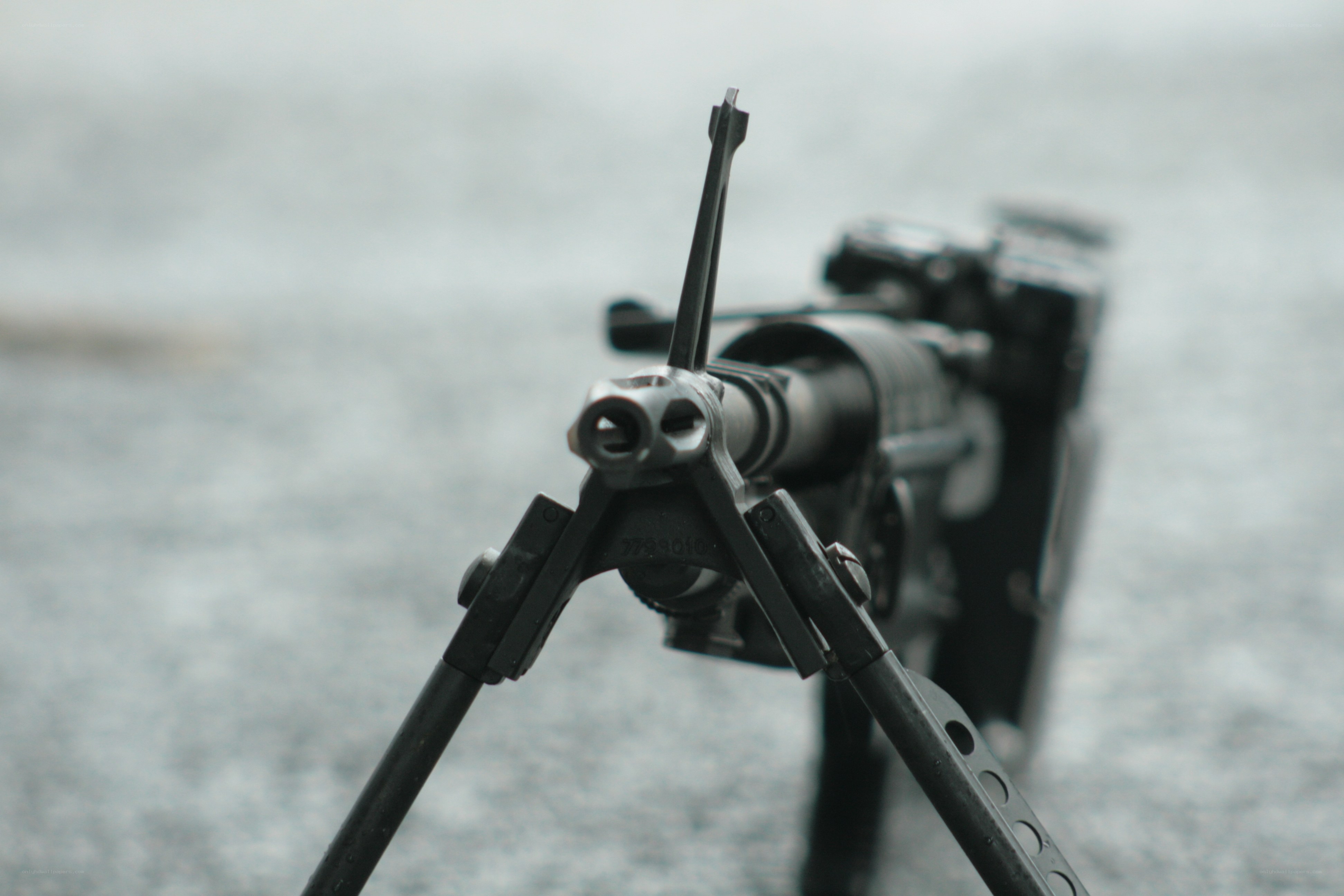 machine gun on tripod