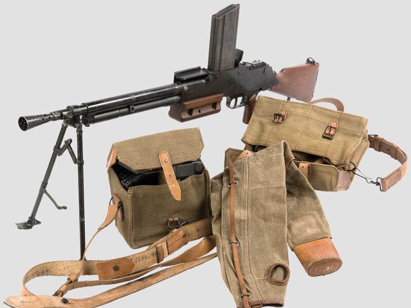 machine gun with accessories