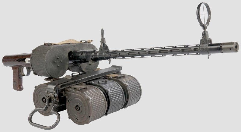 machine gun with drum magazines