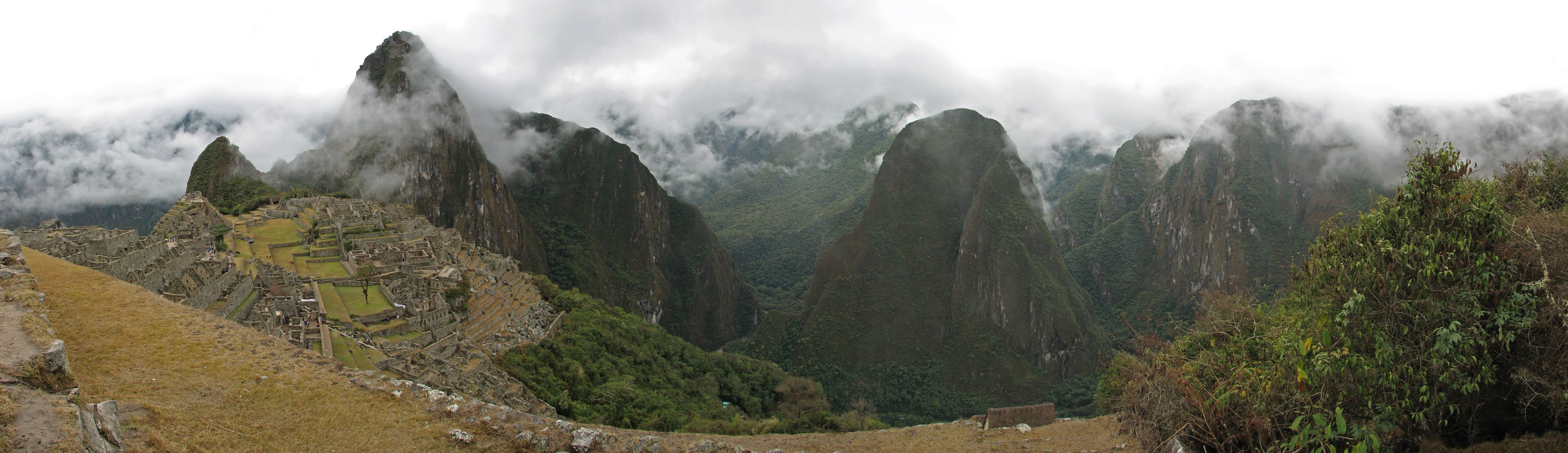 Machu Picchu ruins in clouds