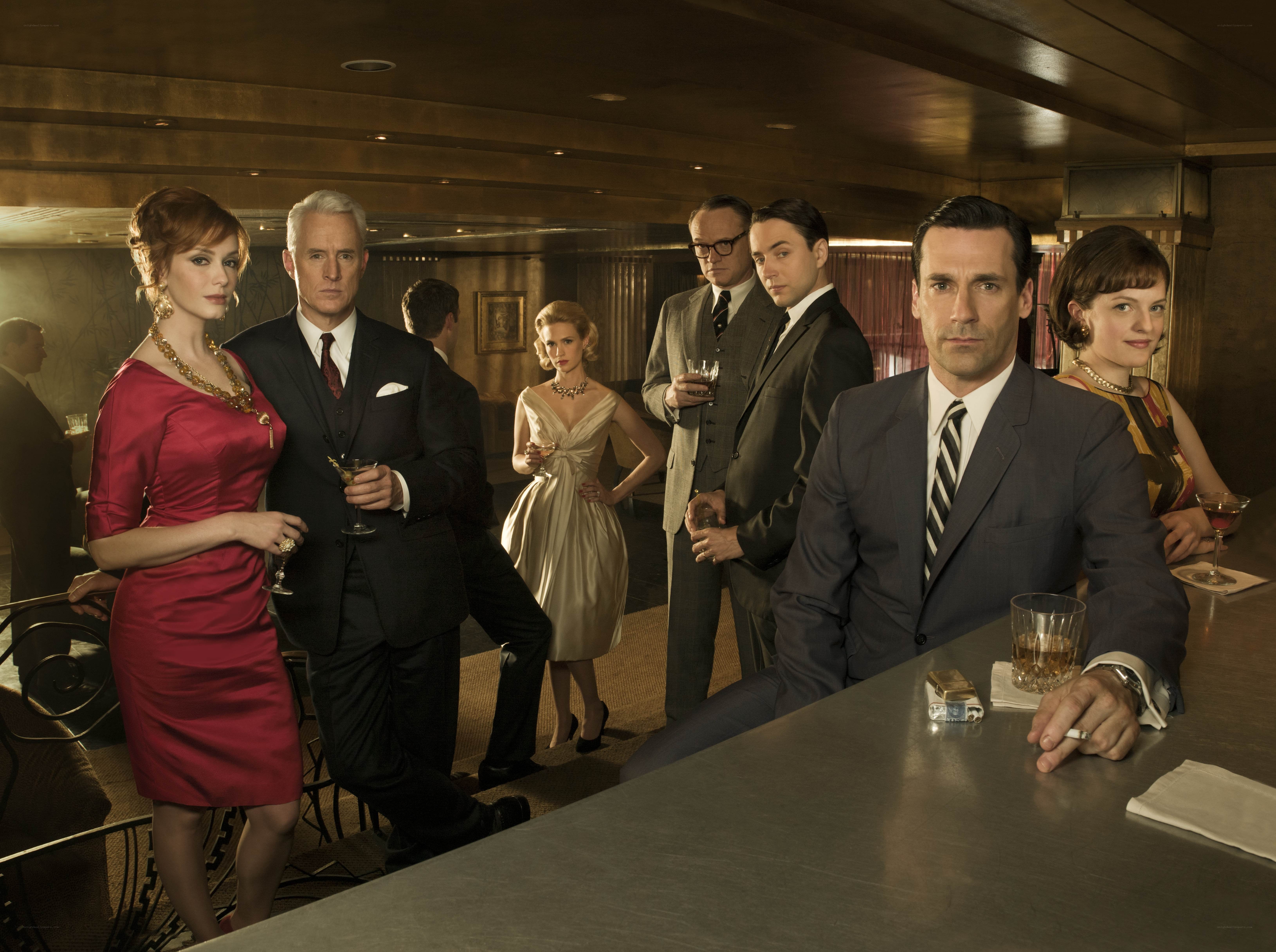Mad Men cast at a bar