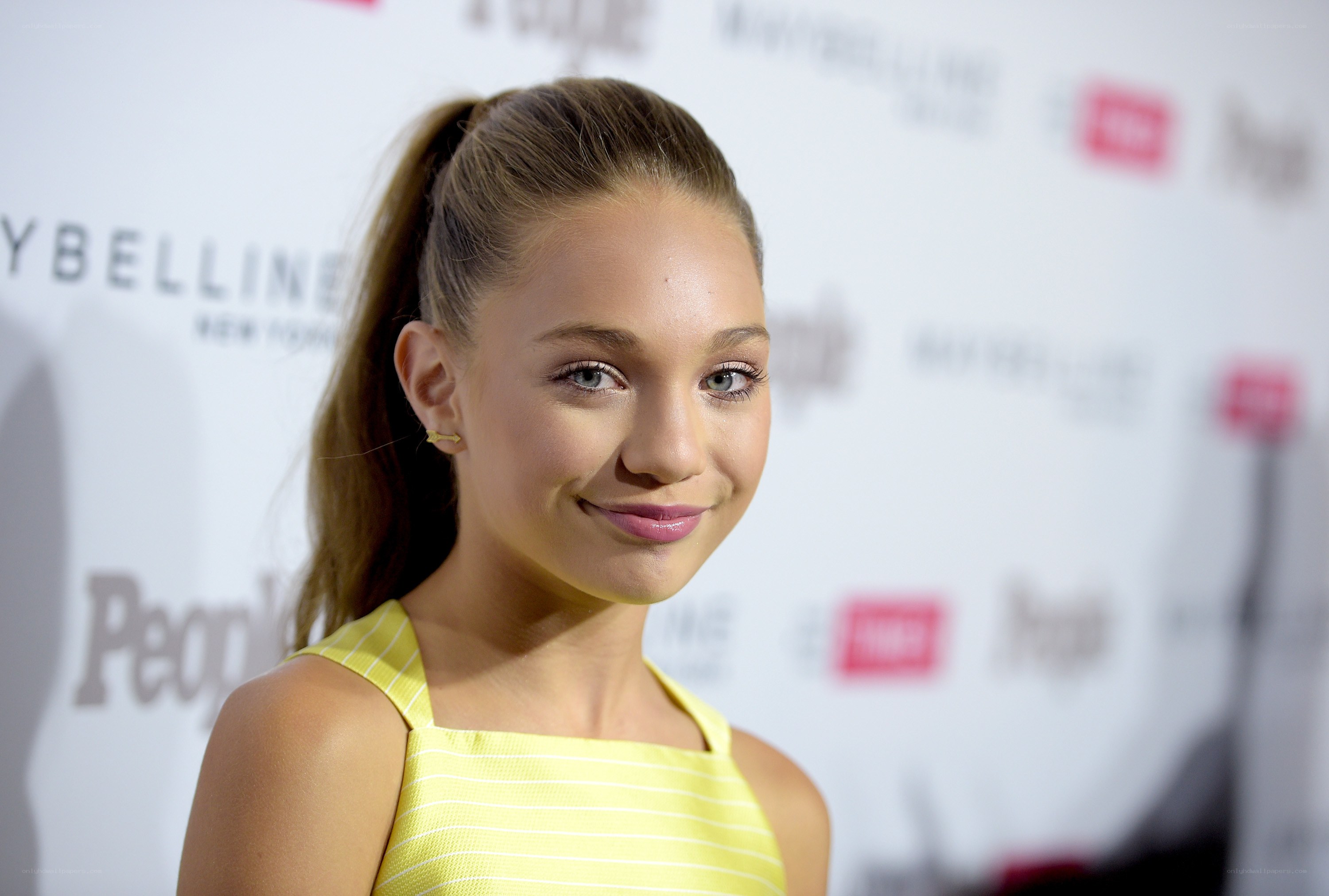 Maddie Ziegler at event