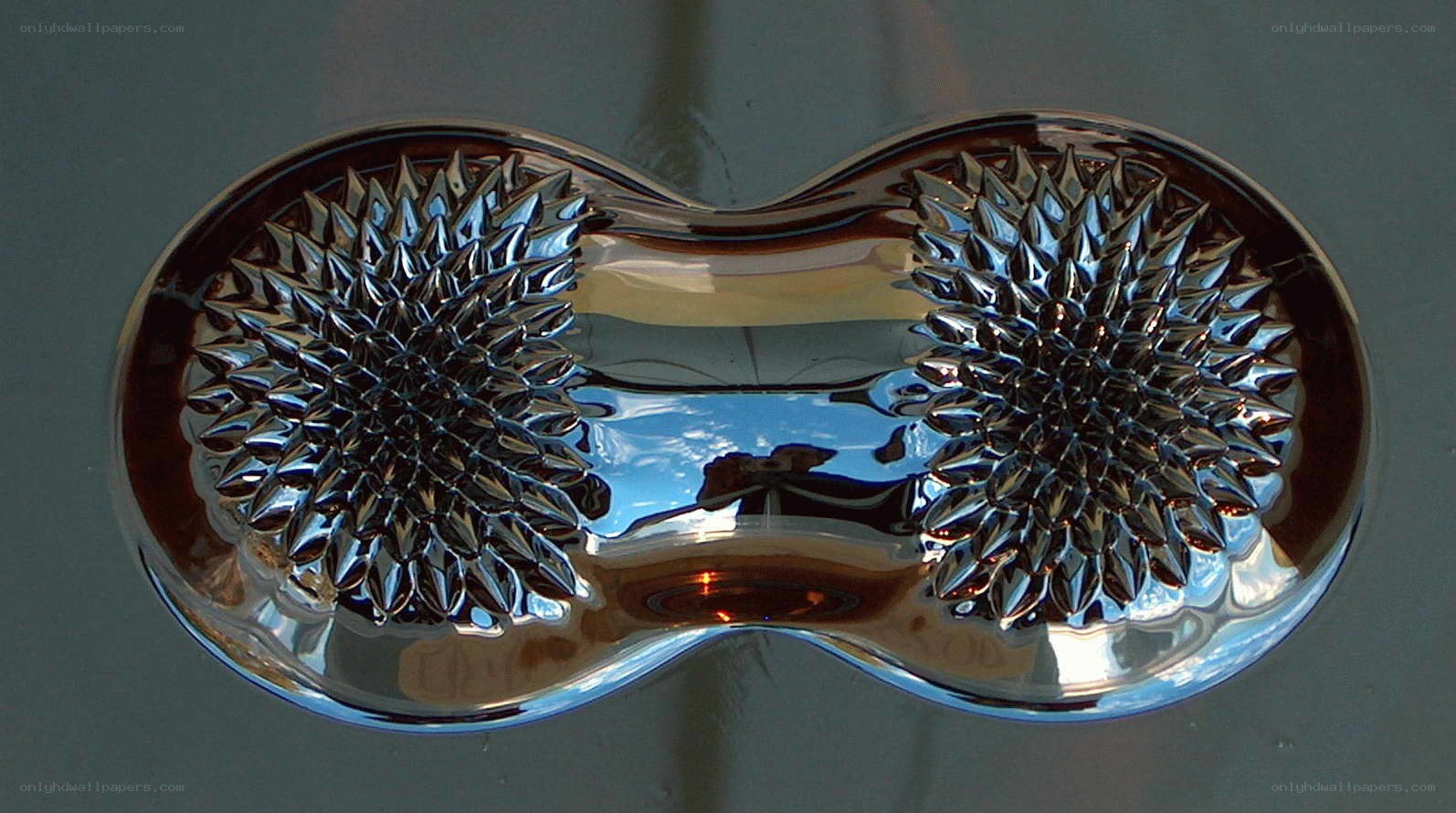 Magnetic sculpture with spikes