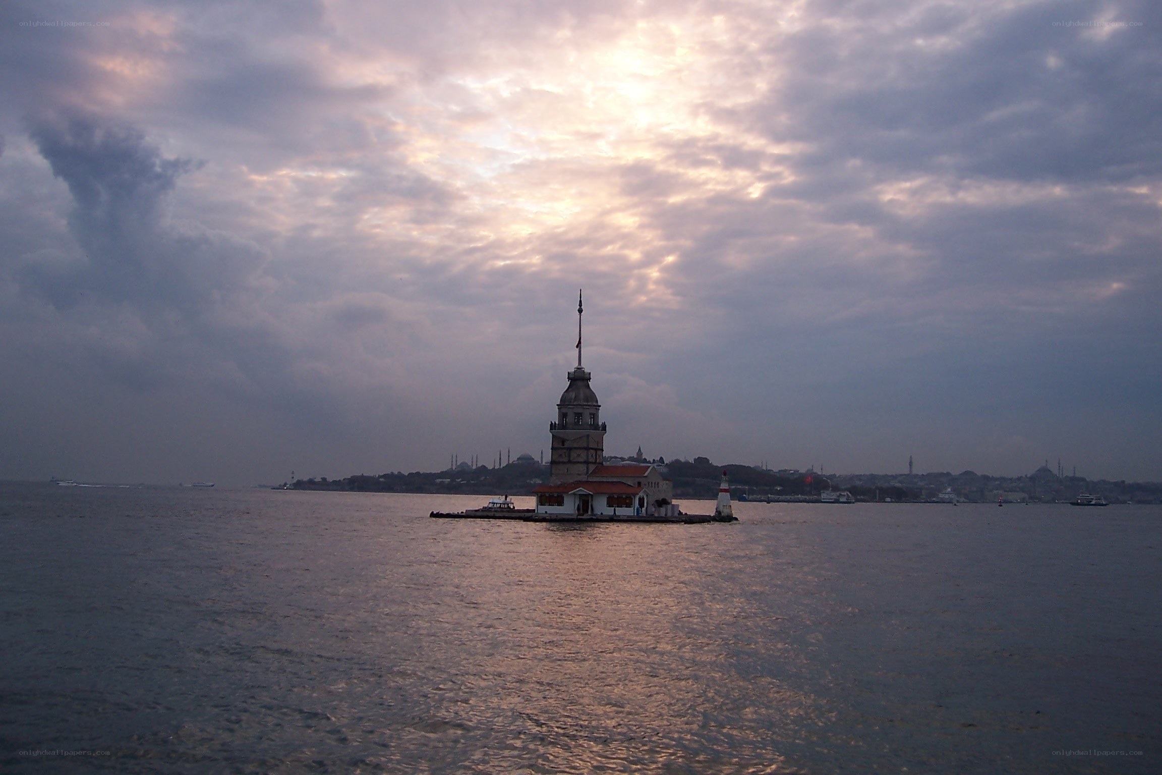 Maiden's Tower at dusk