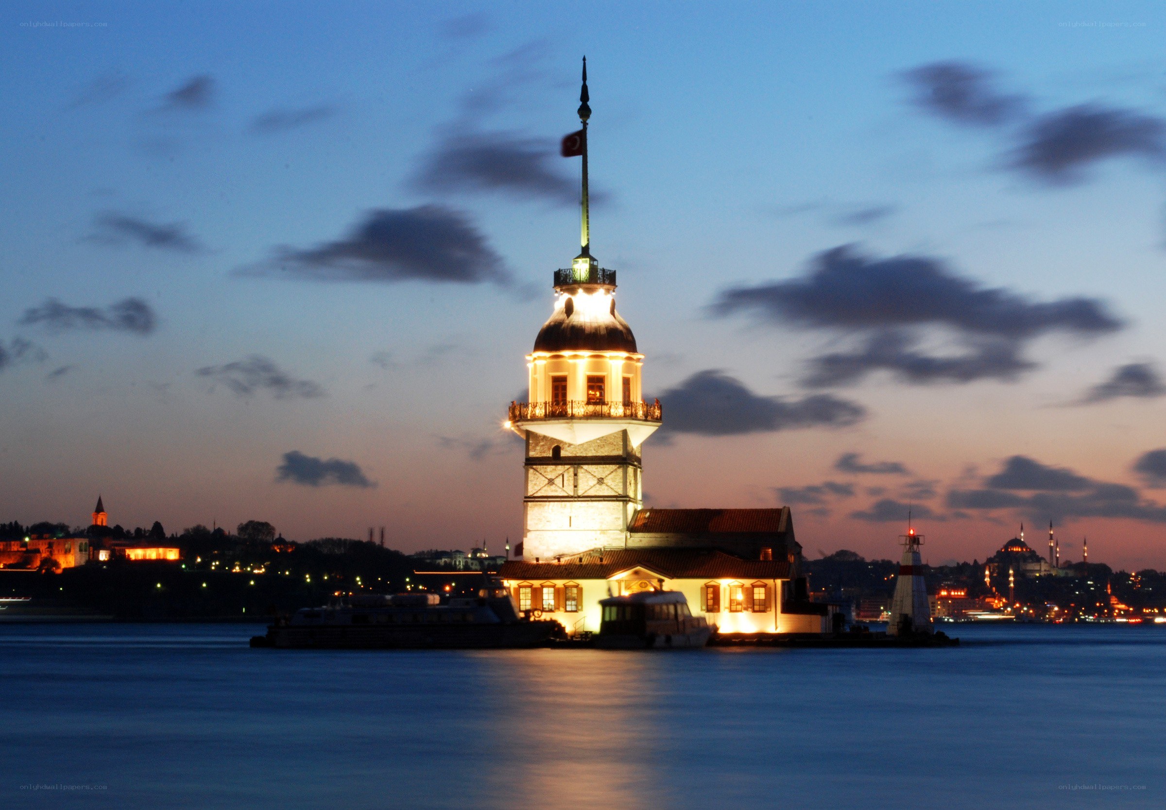 Maiden's Tower at dusk