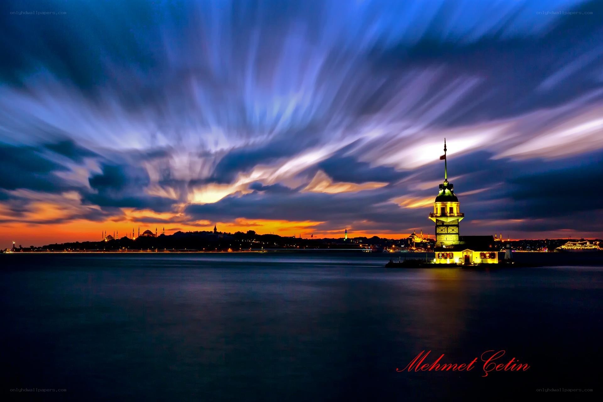 Maiden's Tower at dusk