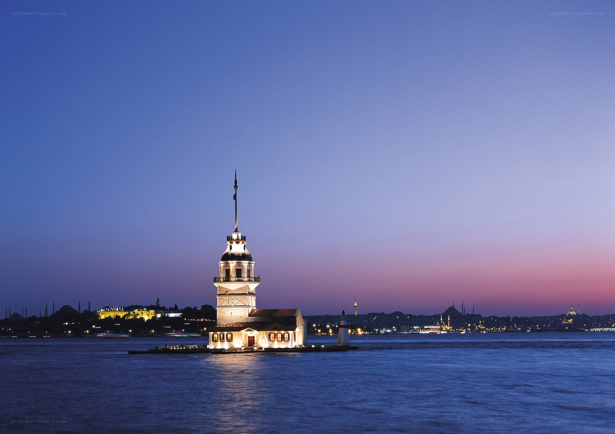 Maiden's Tower at dusk