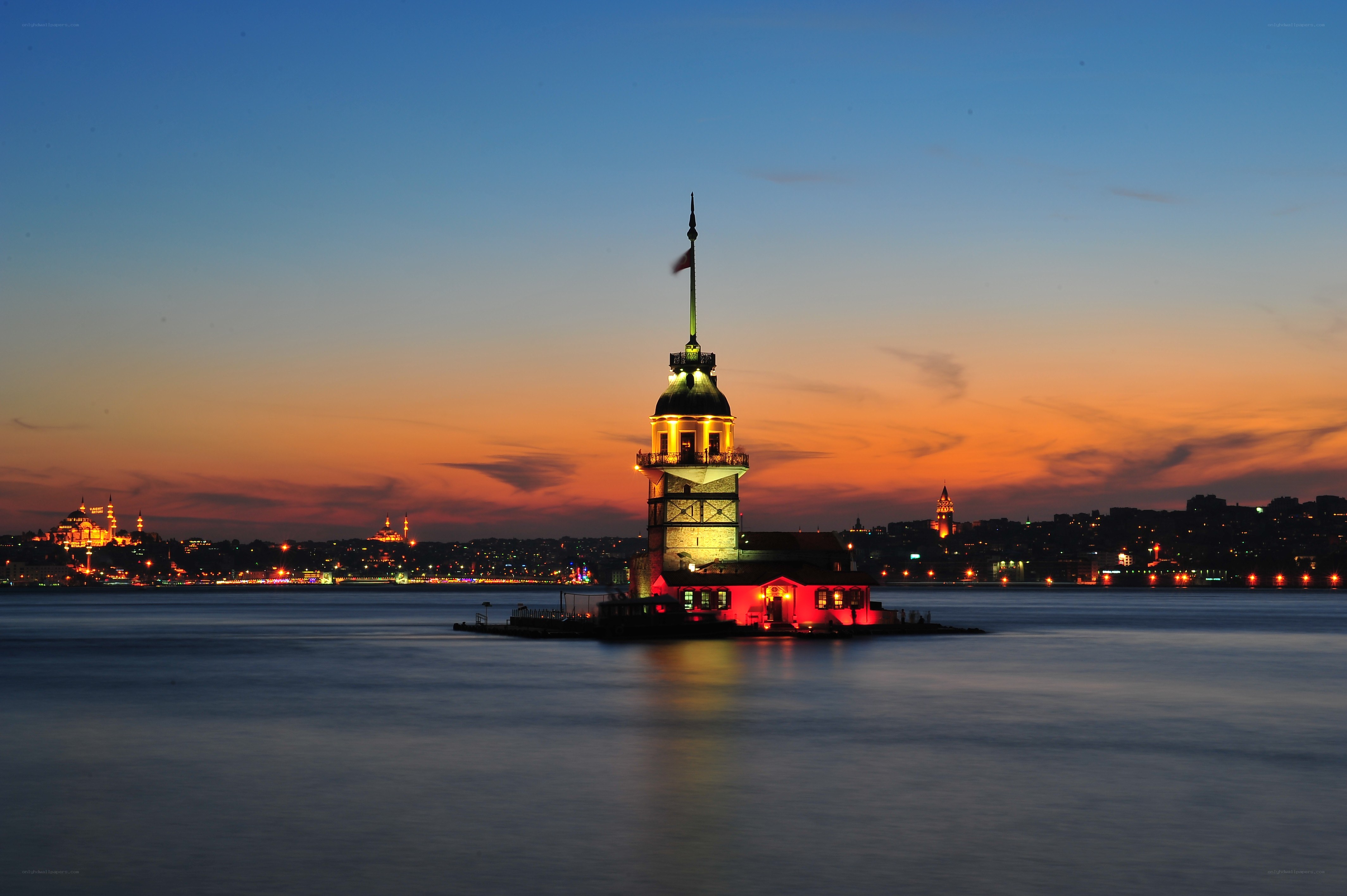 Maiden's Tower at dusk