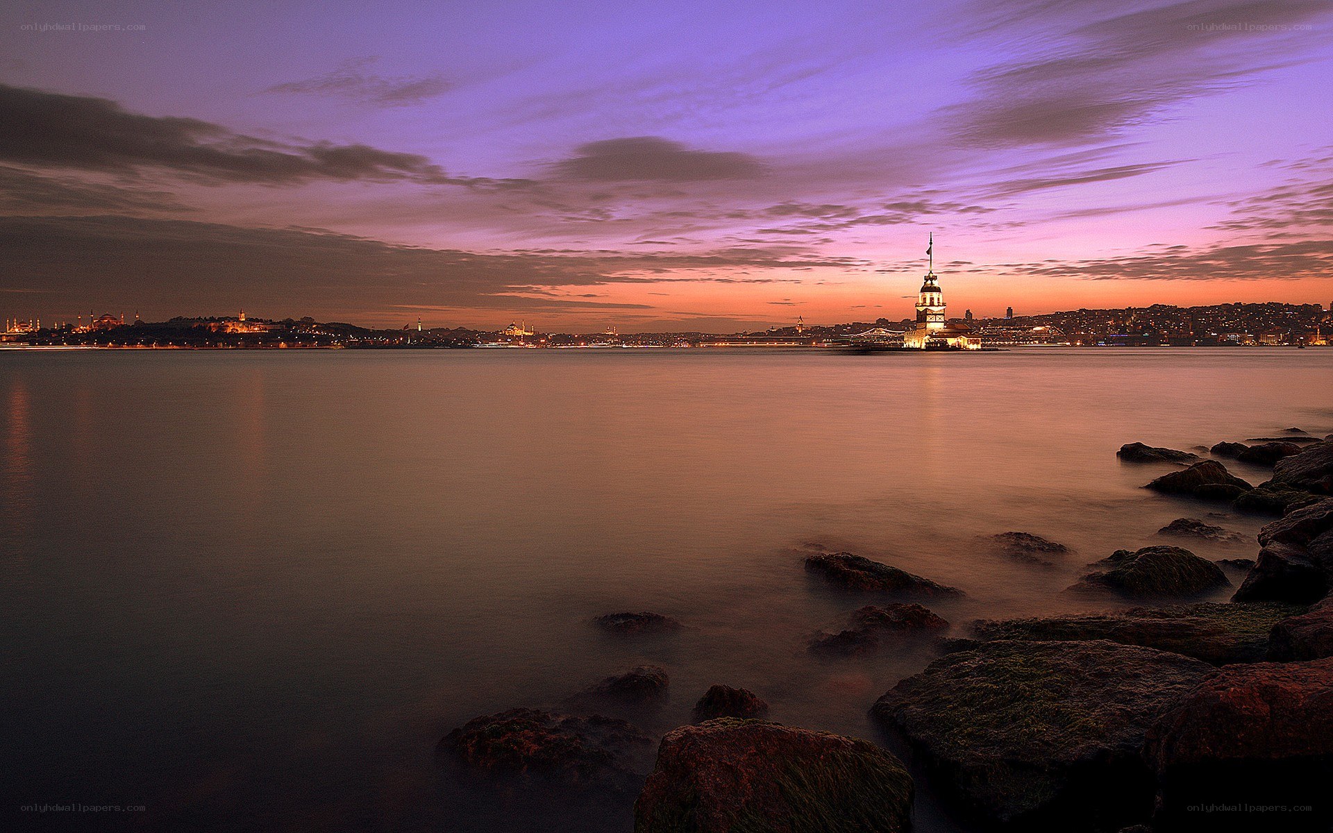 Maiden's Tower at dusk