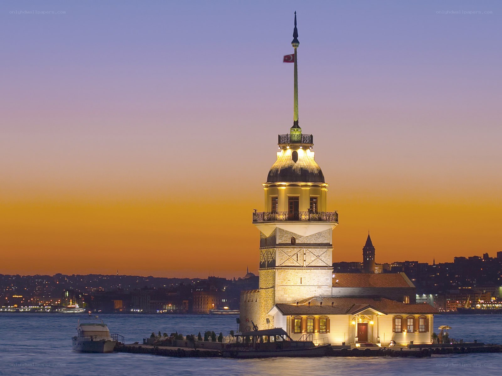 Maiden's Tower at dusk
