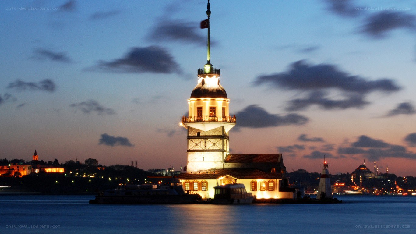 Maiden's Tower at dusk