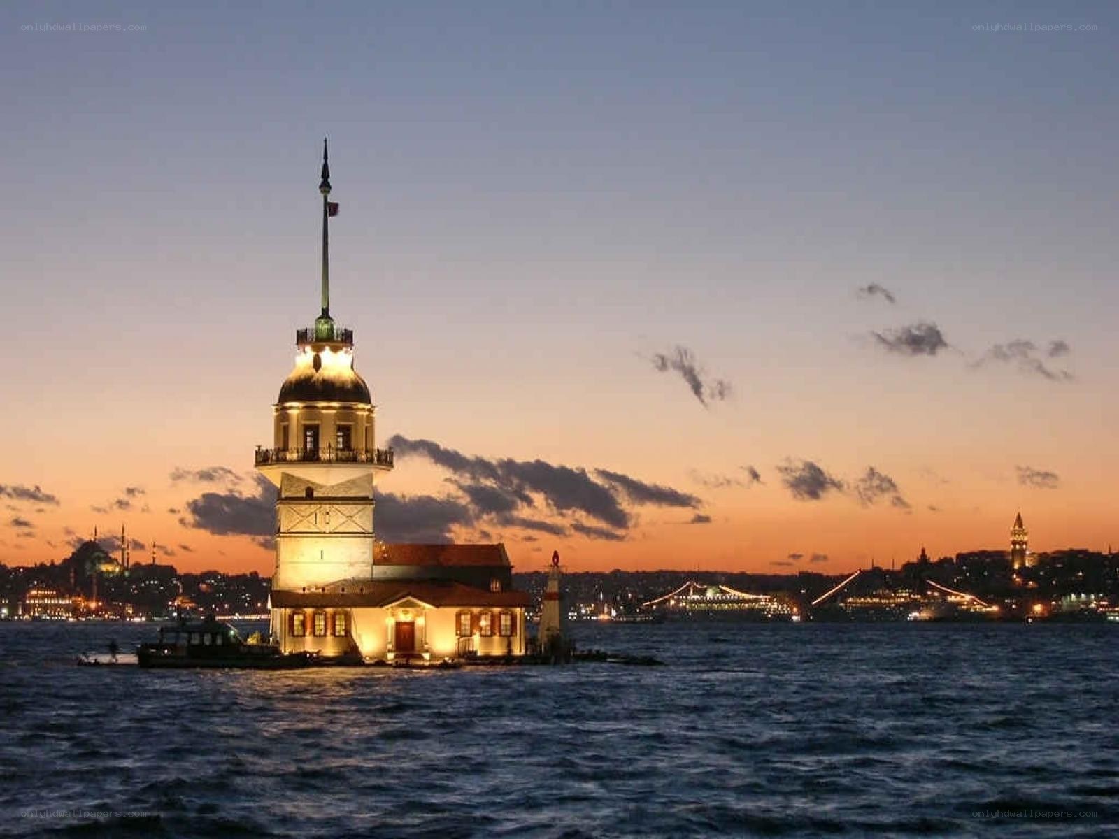 Maiden's Tower at dusk