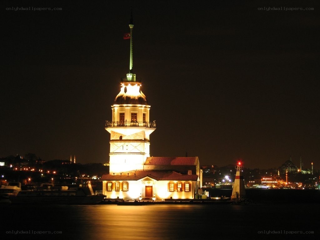 Maiden's Tower at night